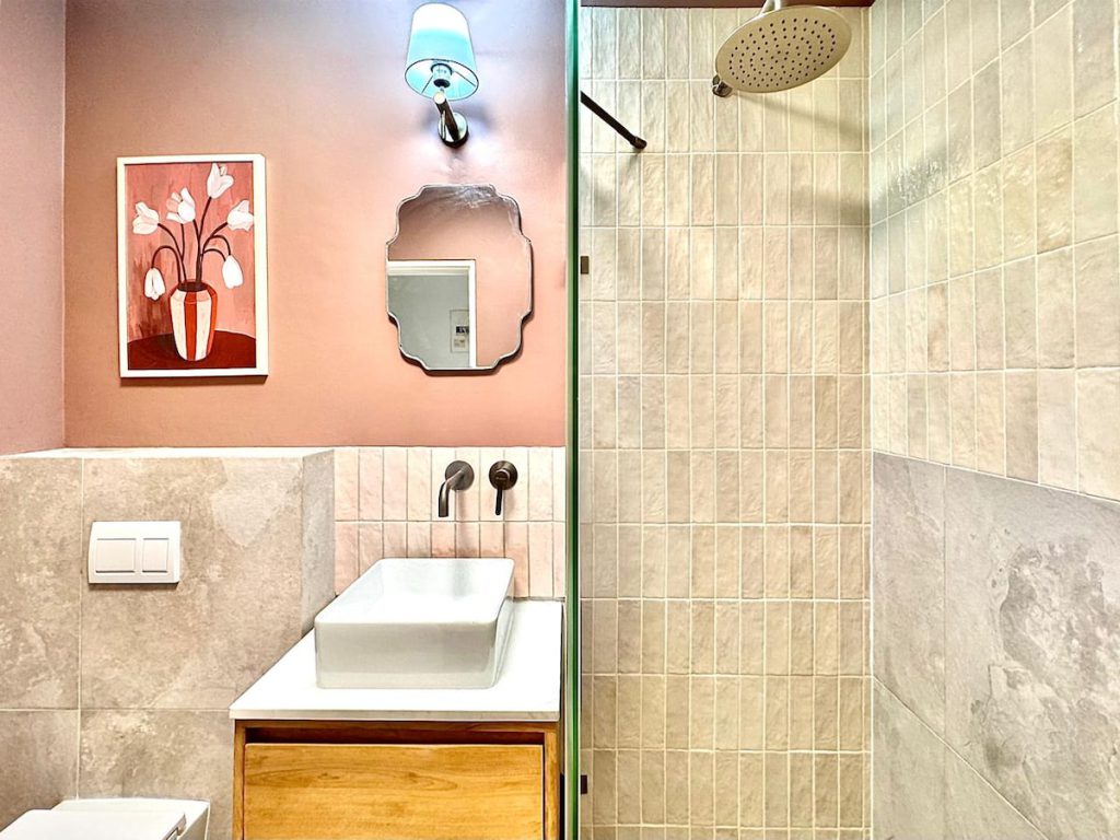 Queens Suites – Living and Sleeping Area