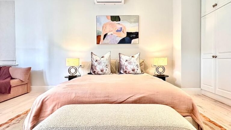 Queens Suites – Bedroom Detail
