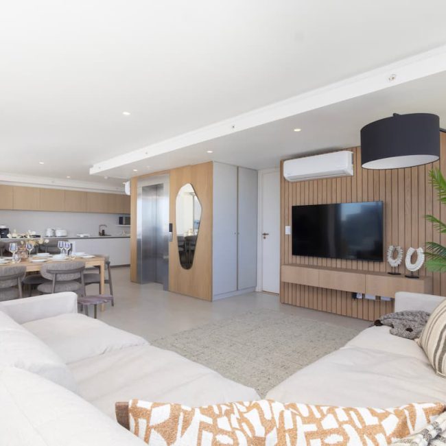 Bantry Bay Beauty - Building Pool