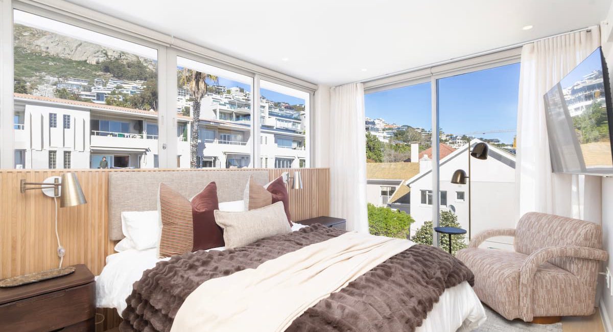Bantry Bay Beauty - Lounge Detail